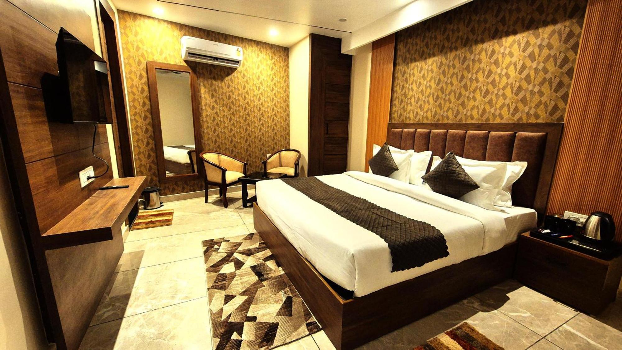 Hotel Hari Dhara, 100 Meters From Har-Ki-Pauri 하리드와르 외부 사진