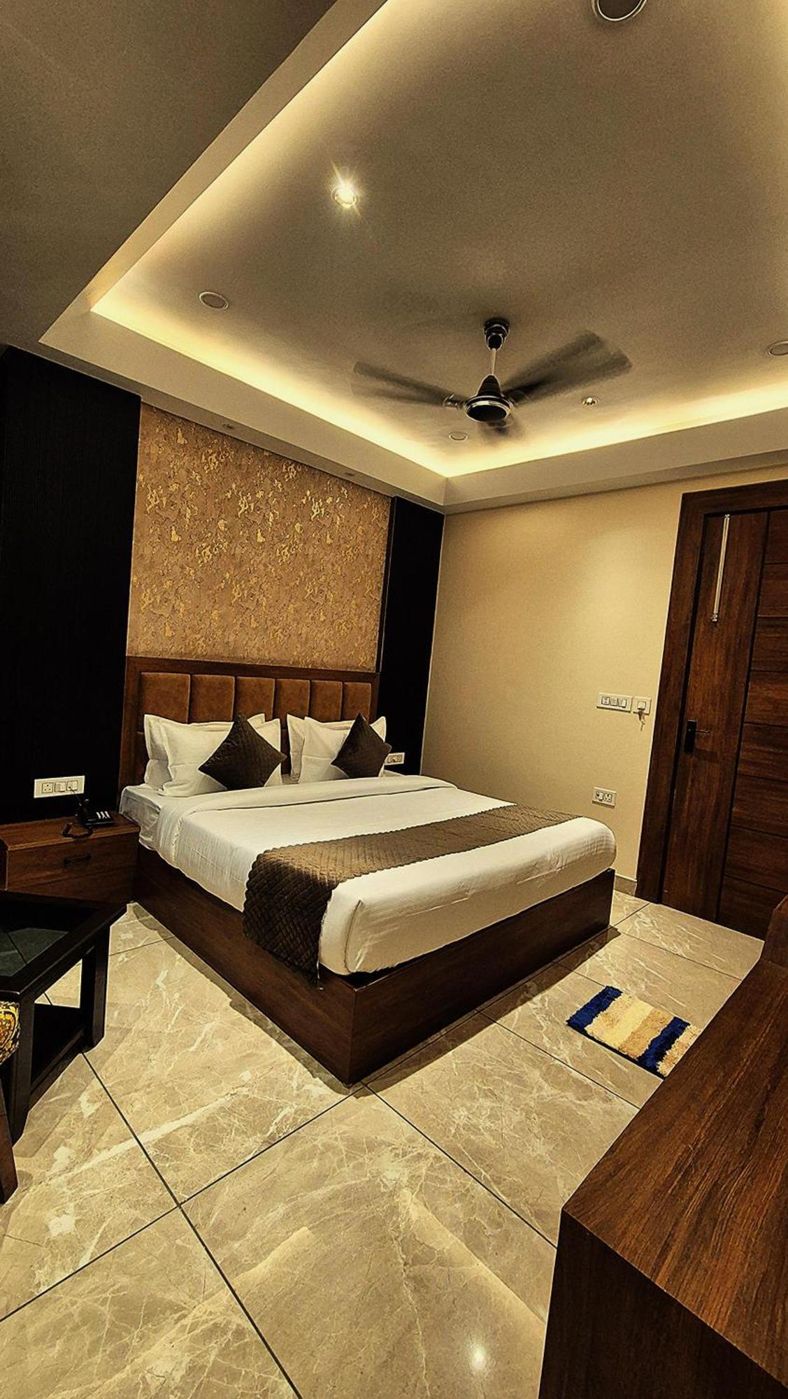 Hotel Hari Dhara, 100 Meters From Har-Ki-Pauri 하리드와르 외부 사진