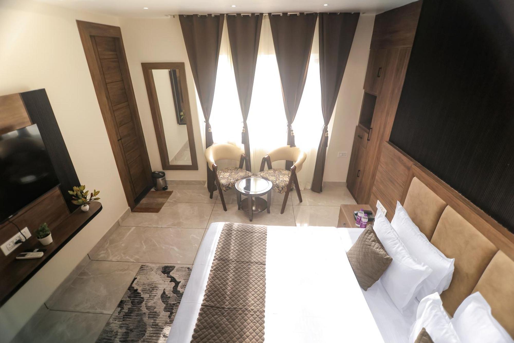 Hotel Hari Dhara, 100 Meters From Har-Ki-Pauri 하리드와르 외부 사진