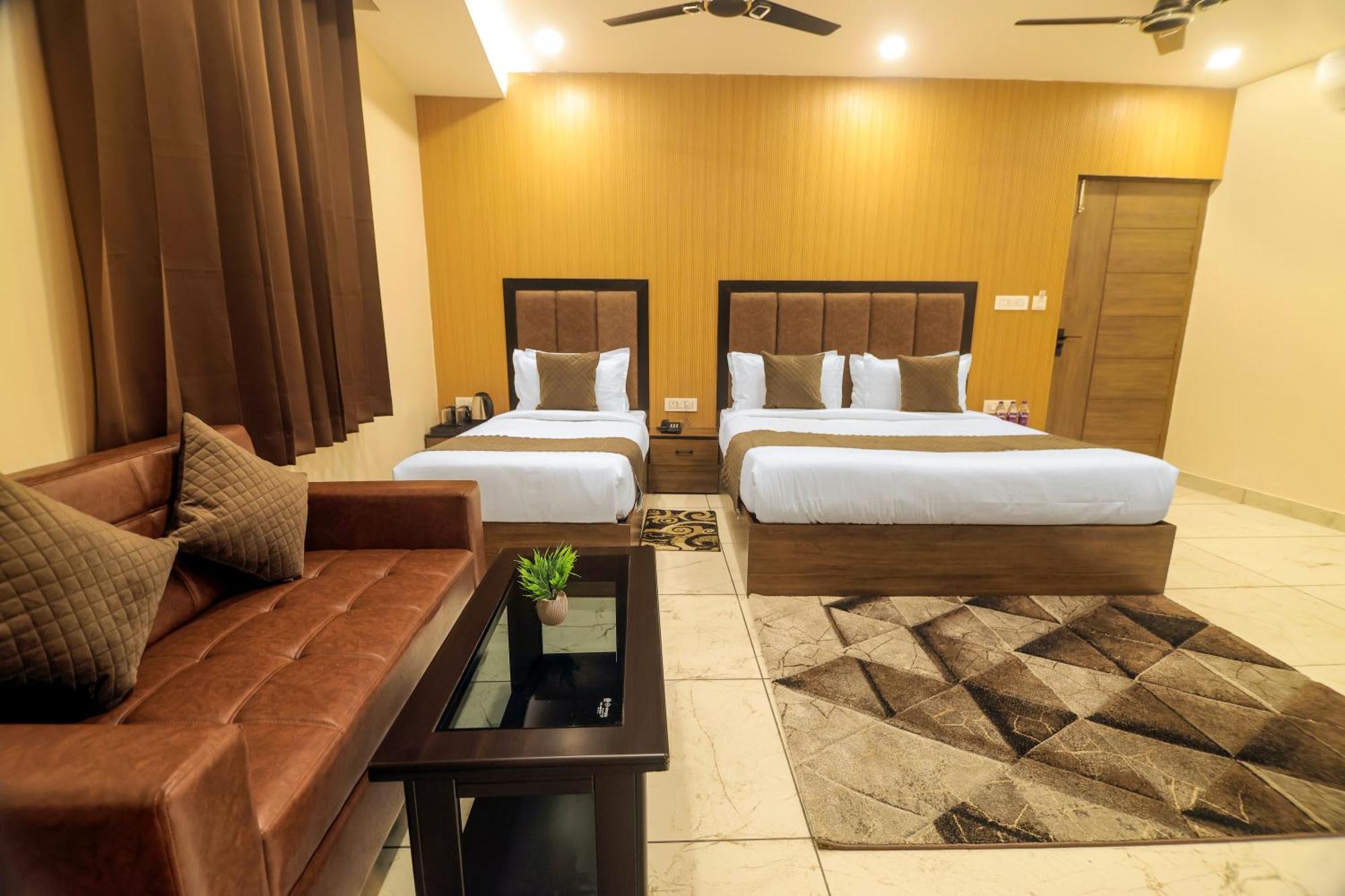 Hotel Hari Dhara, 100 Meters From Har-Ki-Pauri 하리드와르 외부 사진