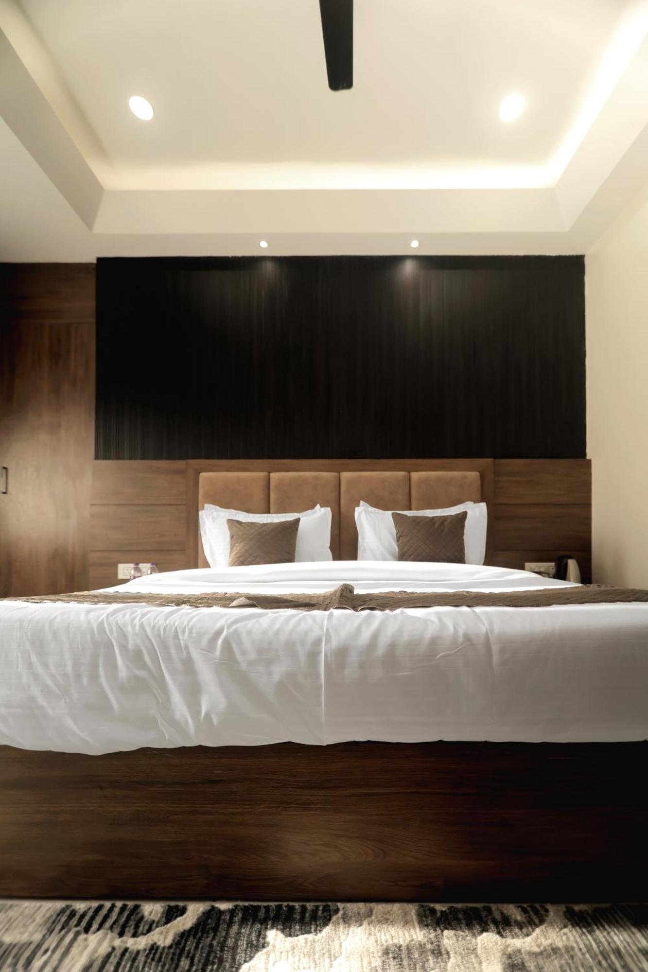 Hotel Hari Dhara, 100 Meters From Har-Ki-Pauri 하리드와르 외부 사진