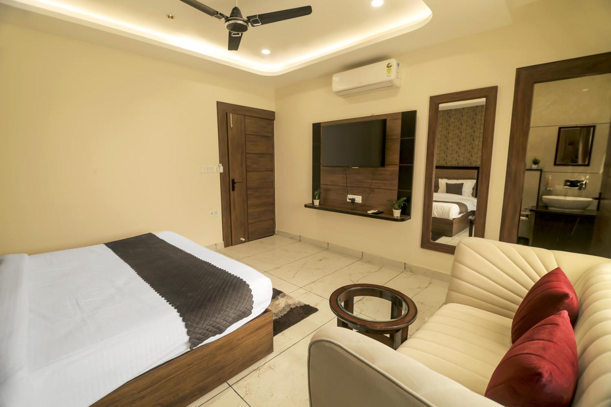 Hotel Hari Dhara, 100 Meters From Har-Ki-Pauri 하리드와르 외부 사진
