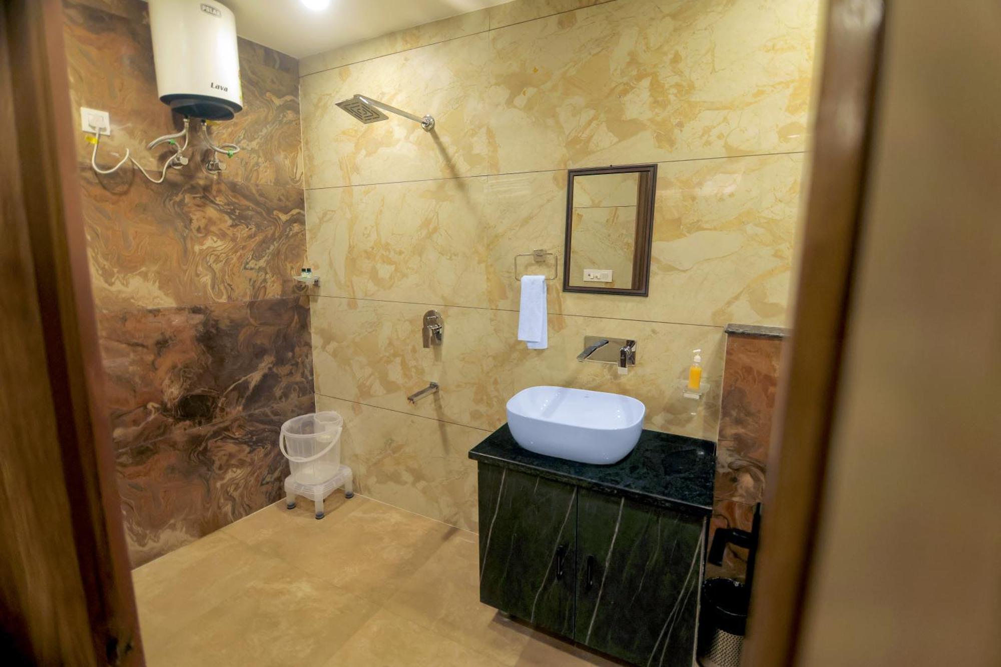 Hotel Hari Dhara, 100 Meters From Har-Ki-Pauri 하리드와르 외부 사진