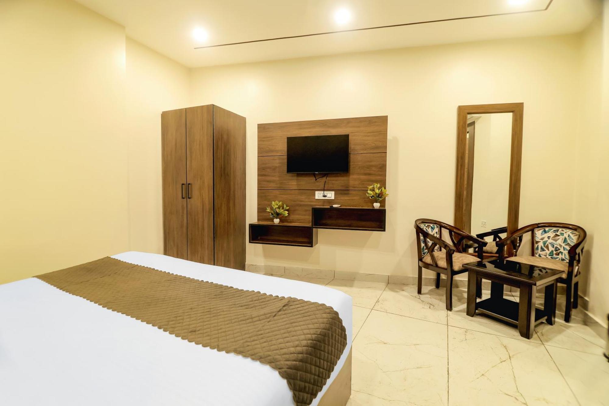 Hotel Hari Dhara, 100 Meters From Har-Ki-Pauri 하리드와르 외부 사진